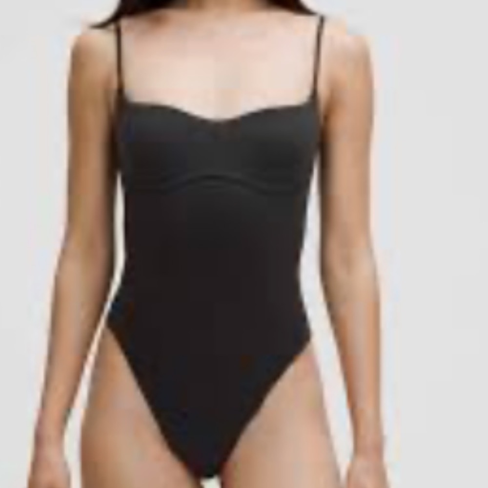 ReoRia Square-neck Bodysuit